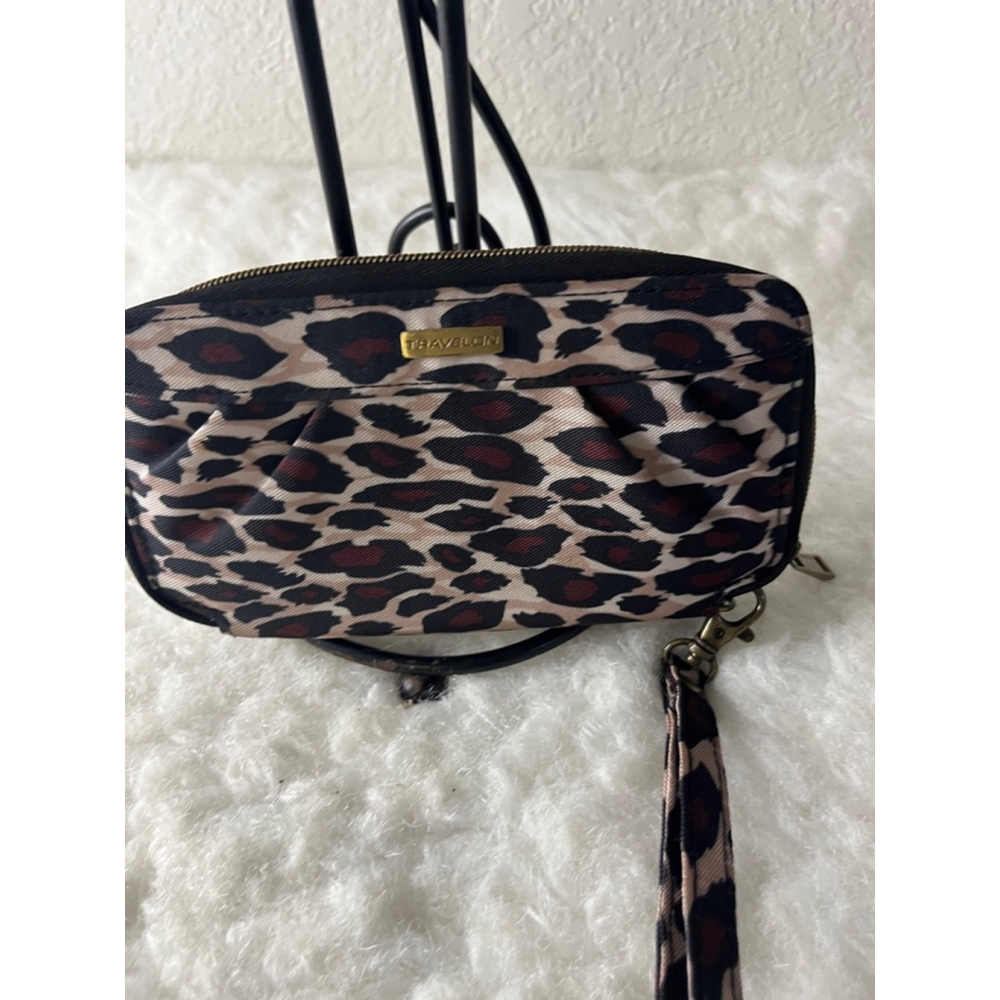 Travelon Leopard Print Zip Wristlet Clutch Wallet Organizer